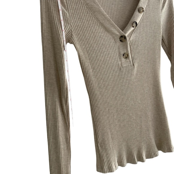 👋🏼RW&CO. XXS/TP Cream Beige long-sleeved v-neck sweater with buttons👋🏼 - Picture 5 of 9